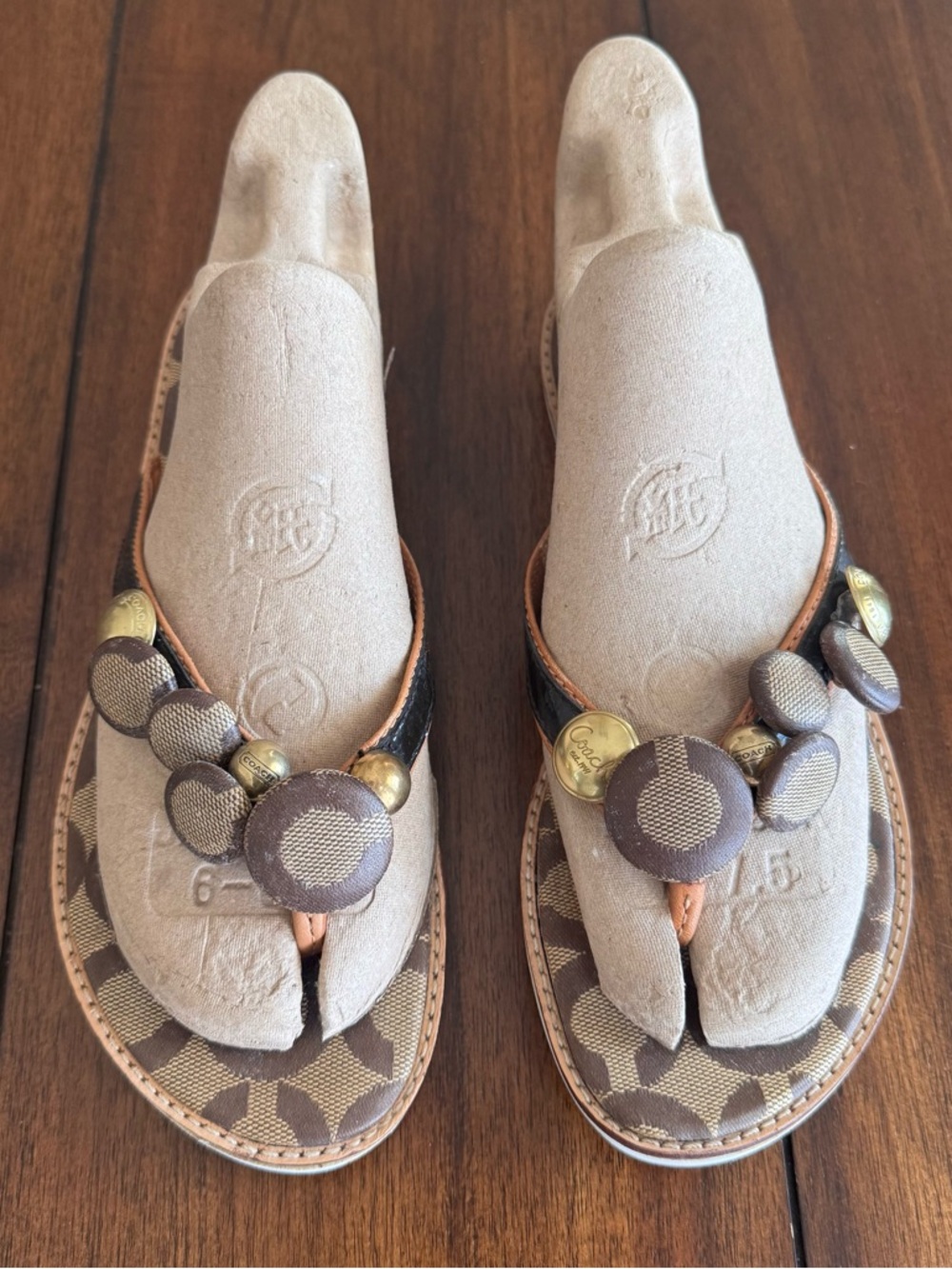 Coach Women’s Vintage Dyan Button Jewel Flip Flop Sandals Size 6 Brown